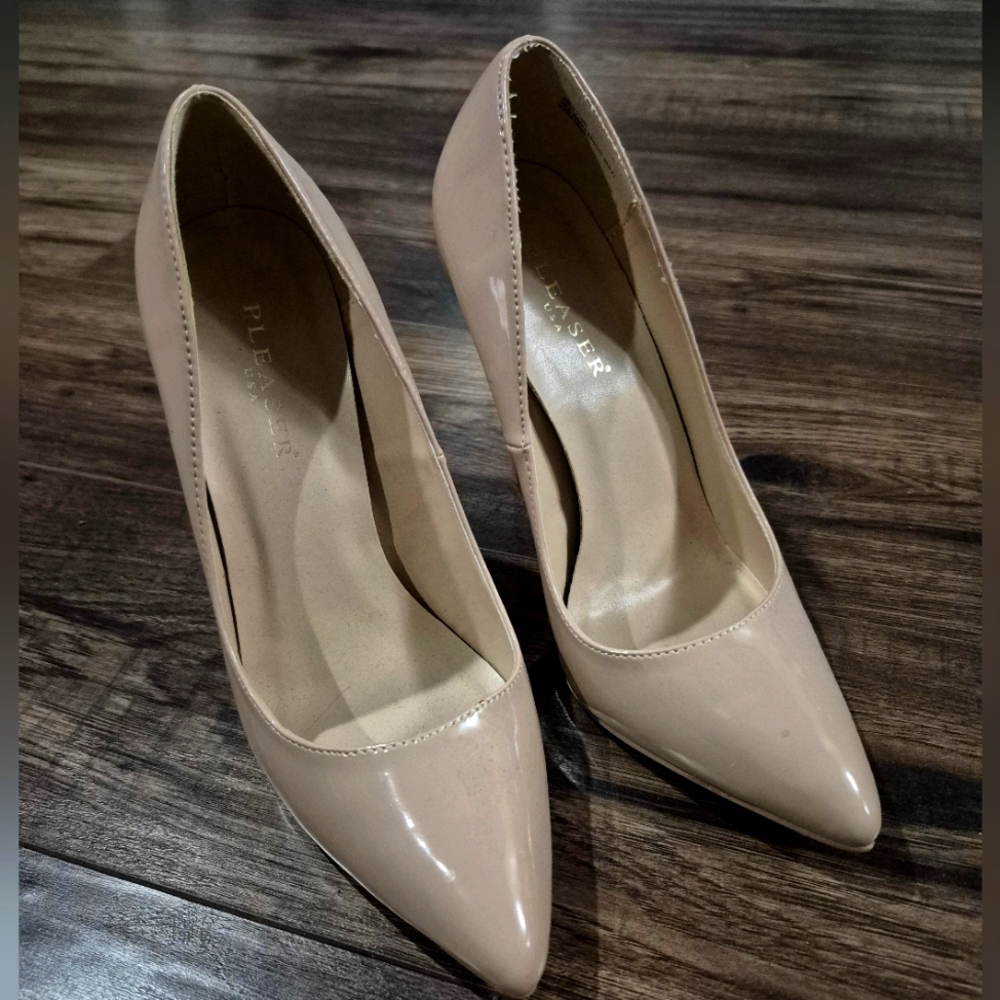 Pleaser Nude Patent pumps (LIKE NEW)